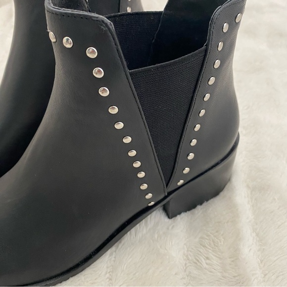 Steve Madden Cade Black Leather Ankle Boots Booties with Silver Studs Size 8.5 - Picture 4 of 15
